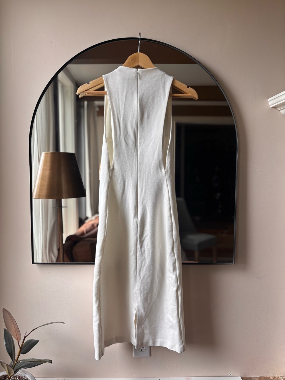 ARITZIA | body con dress | size 8 - Picture 2 of 6